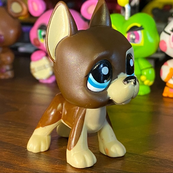 Authentic LPS littlestpetshop Great Dane, brown with blue eyes RARE. - Picture 3 of 5